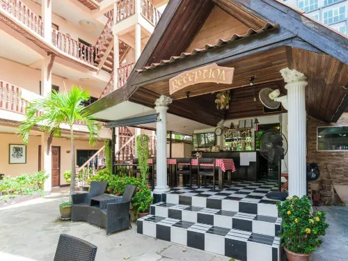 Phratamnak Inn - 100 Meter from Beach Empfohlen Photos
