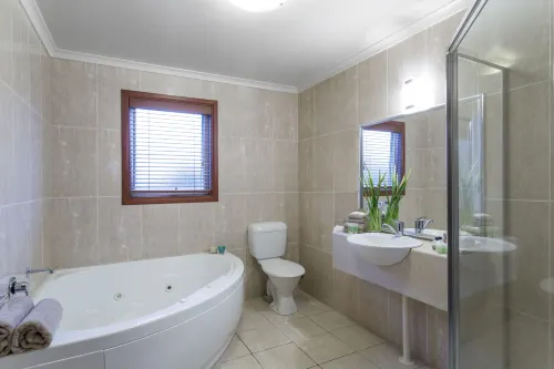 Best Western Colonial Village Motel Photos