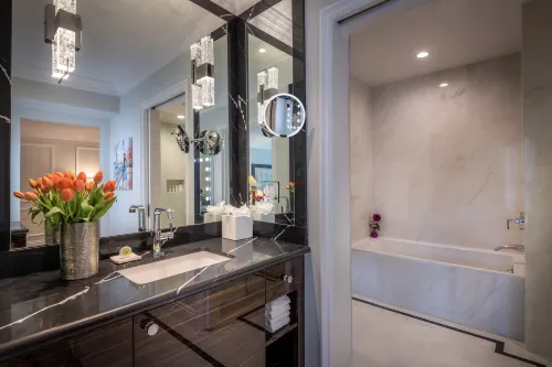 Beverly Hills Plaza Hotel & Spa Rooms Photos