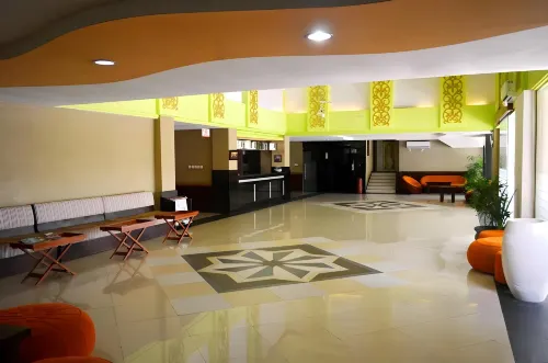 Nirmala Hotel & Convention Centre Area Publik Photos
