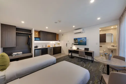 Littomore Suites Kingswood Rooms Photos