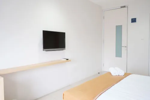 UROOMS Senayan Kamar Photos