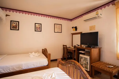 Ban Ao Thong Camere Photos