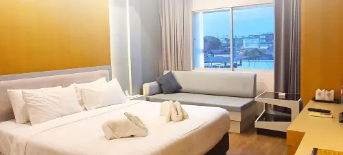 New Travel Lodge Hotel Huoneet Photos