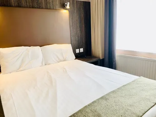 Hotel Lily Photos