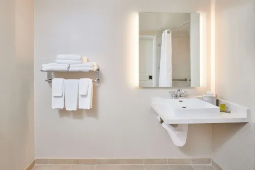 DoubleTree by Hilton Irvine Spectrum Rooms Photos