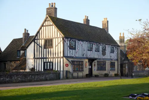 Lamb Hotel by Greene King Inns Featured Photos