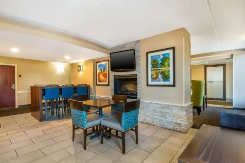 Comfort Inn & Suites East Hartford - Hartford Restauration Photos