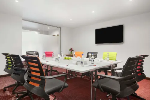 Ramada by Wyndham Milton Keynes Business Facilities Photos