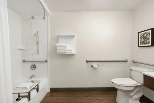 Hampton Inn Portland Airport Photos
