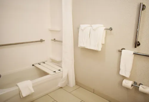 Holiday Inn Express Madera-Yosemite PK Area Rooms Photos