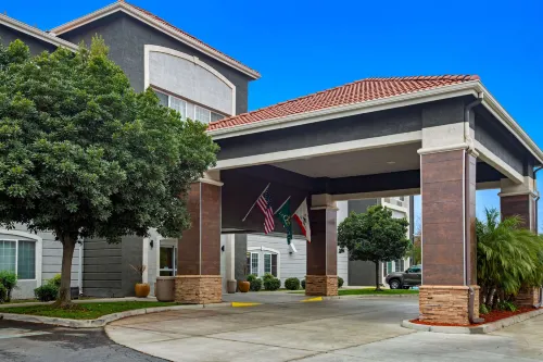 La Quinta Inn & Suites by Wyndham Visalia/Sequoia Gateway Eksterior Photos