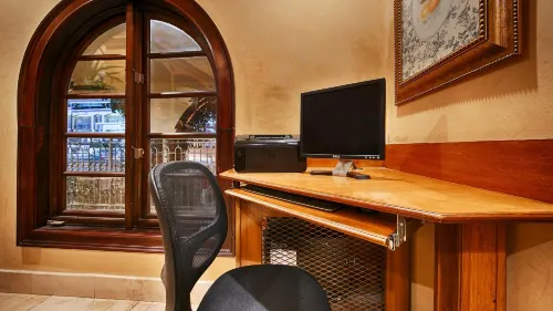 Best Western Plus Sunset Plaza Hotel Business Facilities Photos