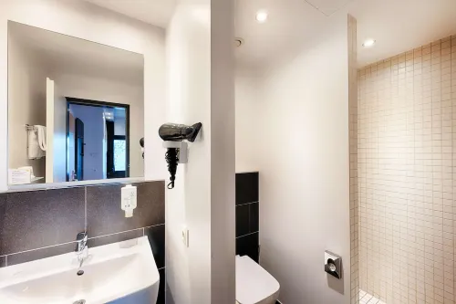 B&B HOTEL München-Moosach Chambres Photos