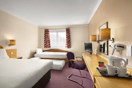 Days Inn by Wyndham Hamilton Photos