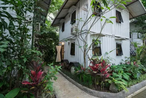 Royal Caravan Hotel & Outbound Trawas Eksterior Photos