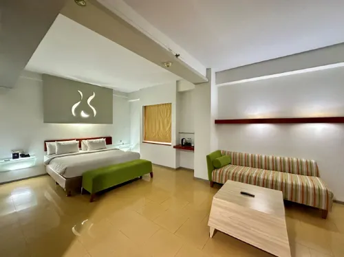 Sparks Life Jakarta, ARTOTEL Curated Kamar Photos