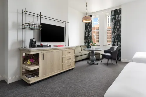 The Candler Hotel Atlanta, Curio Collection by Hilton Zimmer Photos