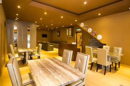 888 Boutique Hotel Restauration Photos
