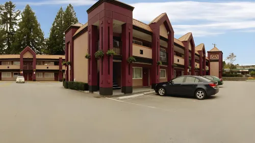 North Vancouver Hotel Exterior Photos