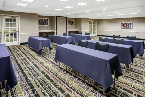 La Quinta Inn & Suites by Wyndham Tucson Airport Business Facilities Photos