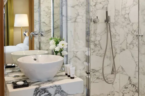 Le Belgrand Hotel Paris Champs Elysees, Tapestry Collection by Hilton Huoneet Photos