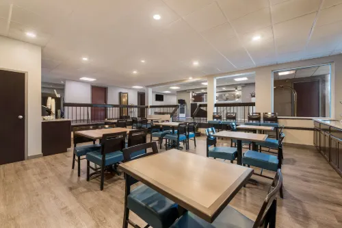 Baymont by Wyndham Westampton Restauration Photos