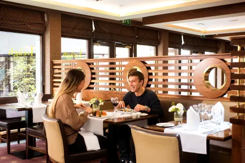 Camden Court Hotel Dining Photos