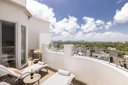 The Palms Hotel & Spa Miami Beach Zimmer Photos