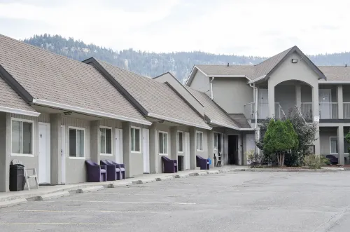 Best Budget Inn & Suites Kamloops Exterior Photos