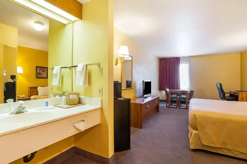 Rodeway Inn & Suites Photos