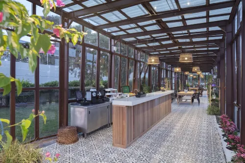 Nirvana Cosmopolitan Hotel - Convention & Sports Center Restauration Photos