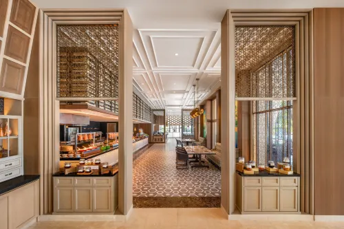 The St. Regis Maldives Vommuli Resort Restauration Photos