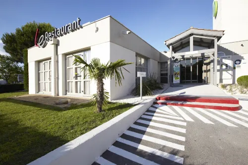Campanile Montpellier Est - Le Millénaire Extérieur Photos