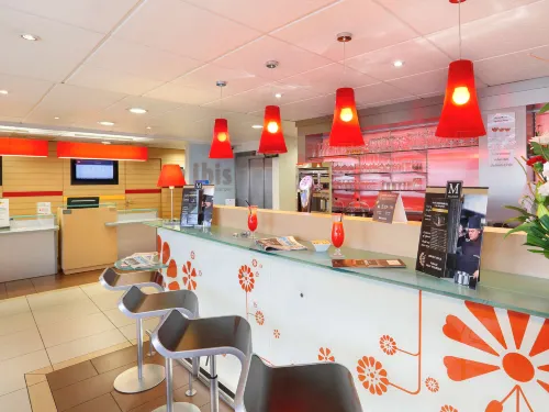 Hôtel ibis Etampes Espaces publics Photos