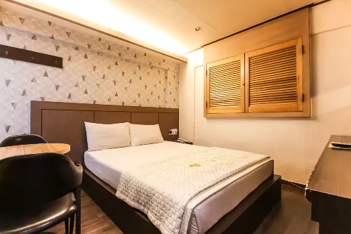 WA hotel Rum Photos