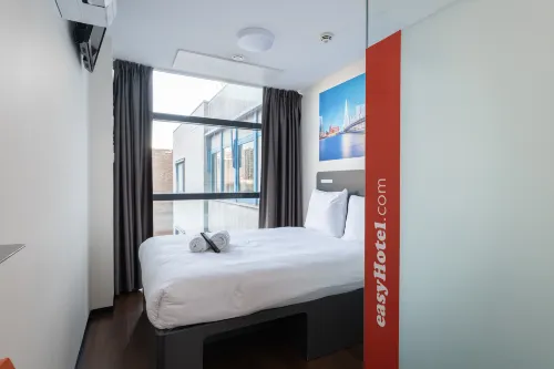 EasyHotel Rotterdam City Centre Zimmer Photos