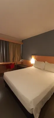 Ibis Cascavel Photos