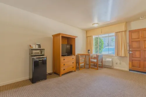 Mariposa Lodge Rooms Photos
