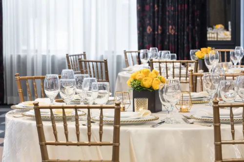 The Candler Hotel Atlanta, Curio Collection by Hilton Mahlzeiten Photos