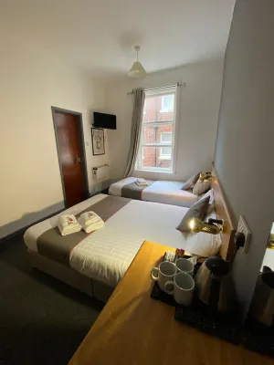 Alumhurst Hotel Rooms Photos