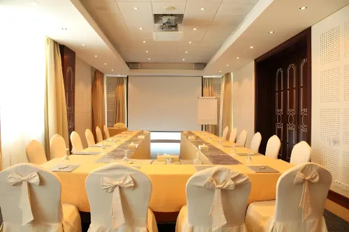 Costa Del Sol Hotel by Arabian Link Business Photos