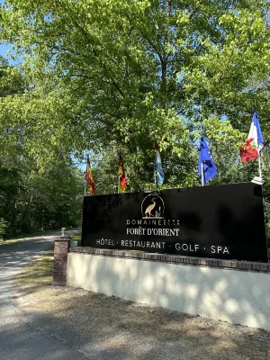 Domaine de la Forêt d'Orient - Logis Hôtel, Restaurant, Spa & Golf Espaces publics Photos