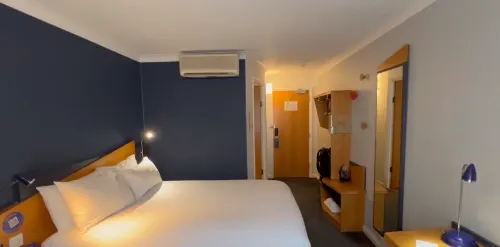 Holiday Inn Express Warwick - Stratford-Upon-Avon Rooms Photos