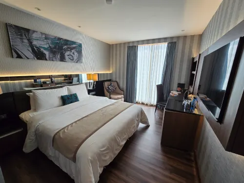 The Continent Hotel Sukhumvit Zimmer Photos