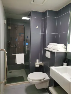 GreenTree Inn Zhixun (Dalian Zhoushuizi Airport Xinzhaizi Metro Station) الغرف Photos