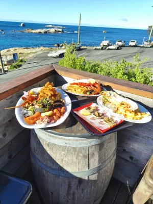 Beachfront Bicheno Dining Photos