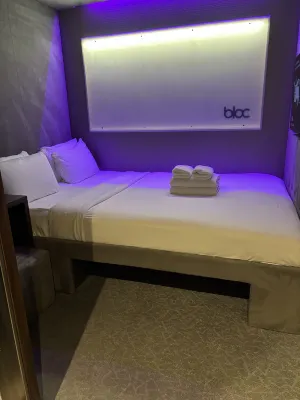 Bloc Hotel London Gatwick Airport Rooms Photos