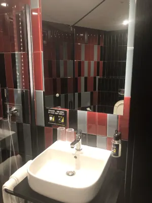So City Hotel Rooms Photos