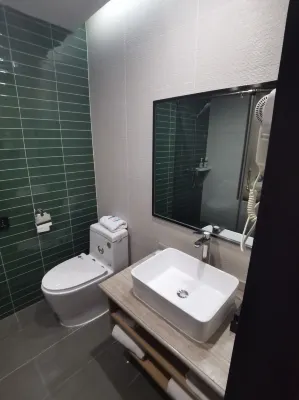 GreenTree Inn Zhixun (Dalian Zhoushuizi Airport Xinzhaizi Metro Station) الغرف Photos